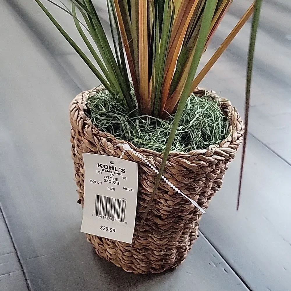 Decorate greens in basket 2 pieces